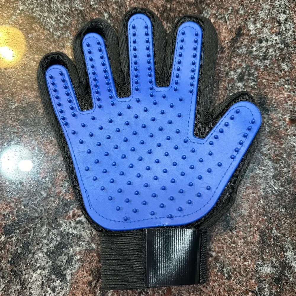 NWOT Pet Grooming Gloves